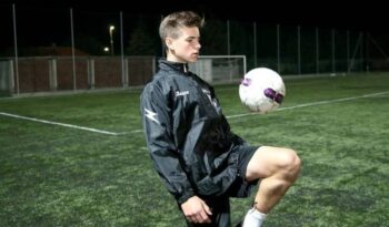 Archie Hawkins látható a képen.